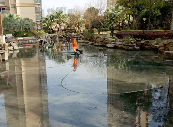祁连景观池淤泥清理